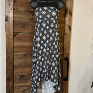 Strapless Gray and White Patterned Dress/skirt. Soft flowey material.